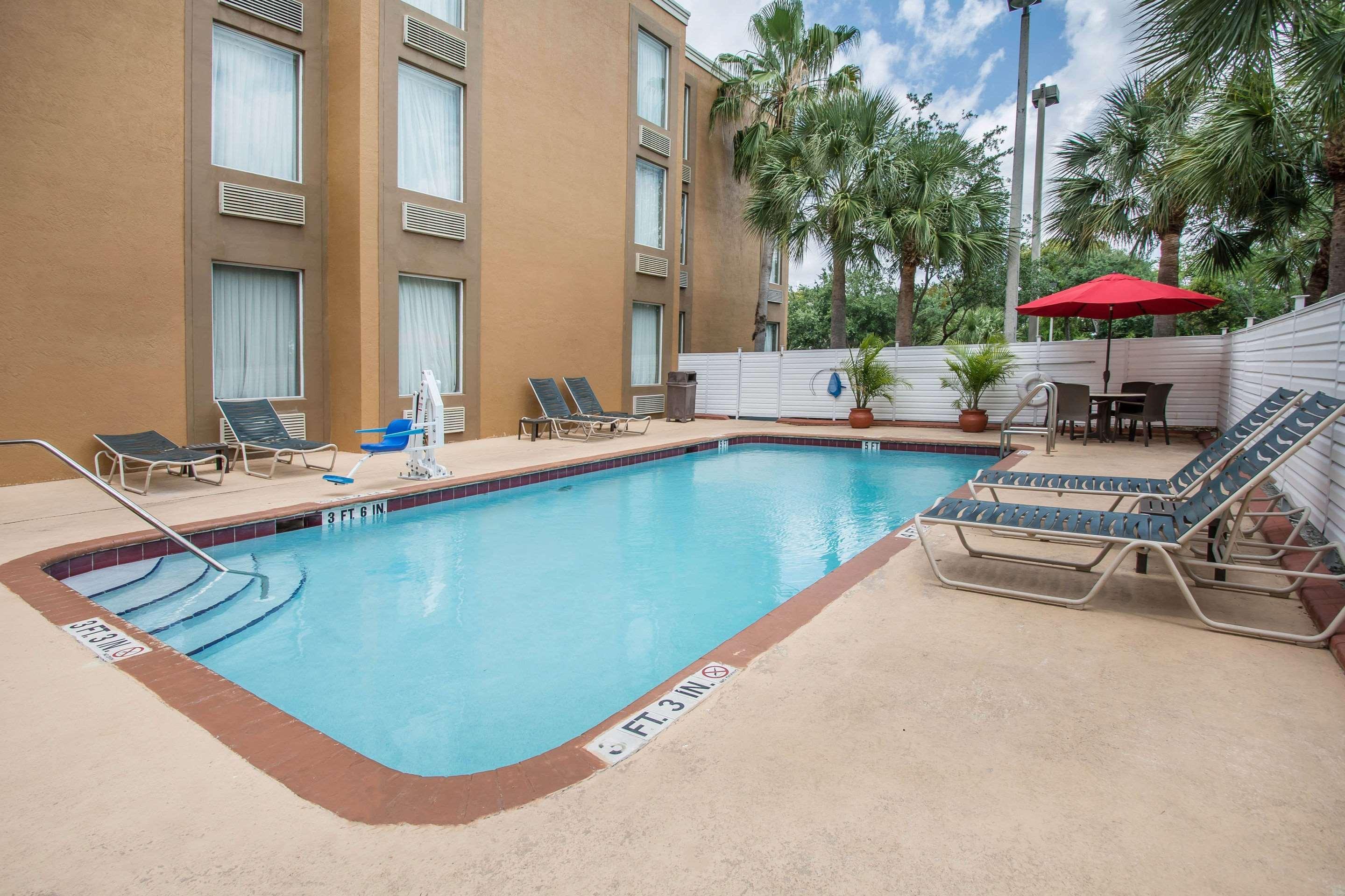 Comfort Inn & Suites Fort Lauderdale West Turnpike Lauderdale Lakes Dış mekan fotoğraf