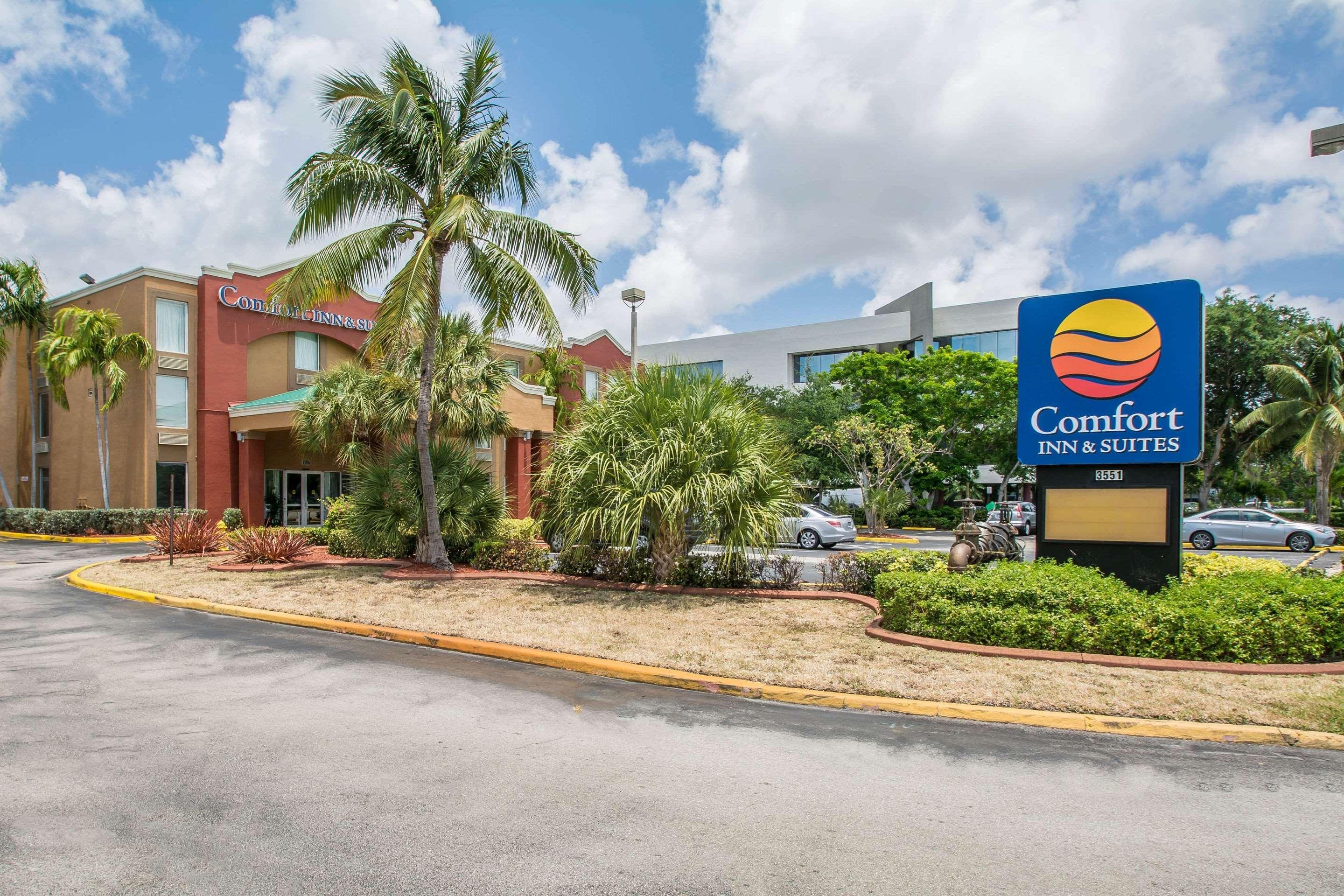 Comfort Inn & Suites Fort Lauderdale West Turnpike Lauderdale Lakes Dış mekan fotoğraf