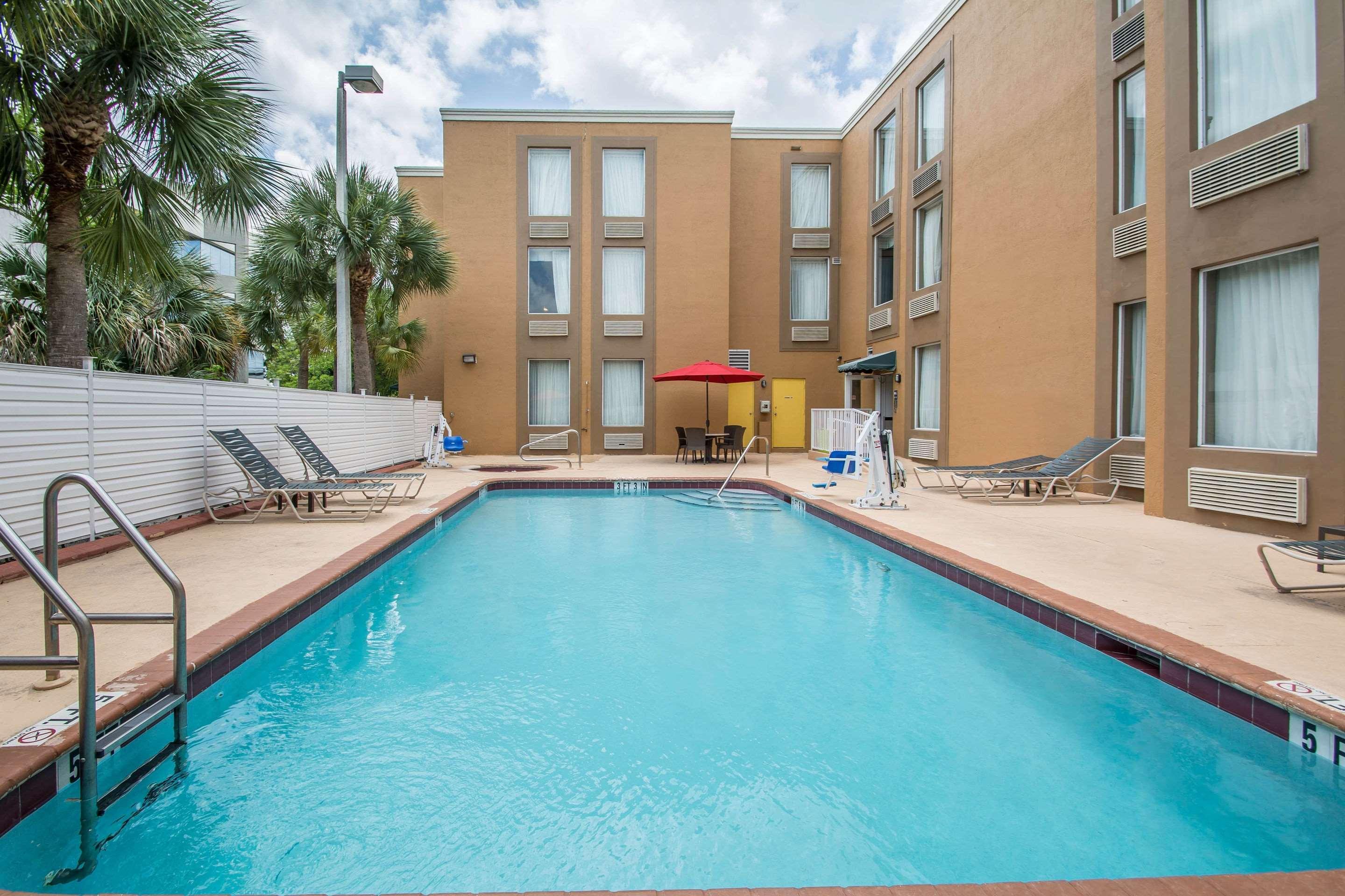 Comfort Inn & Suites Fort Lauderdale West Turnpike Lauderdale Lakes Dış mekan fotoğraf