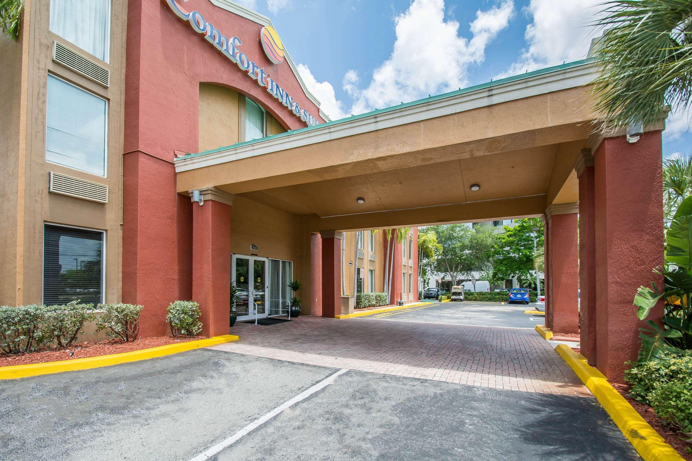 Comfort Inn & Suites Fort Lauderdale West Turnpike Lauderdale Lakes Dış mekan fotoğraf