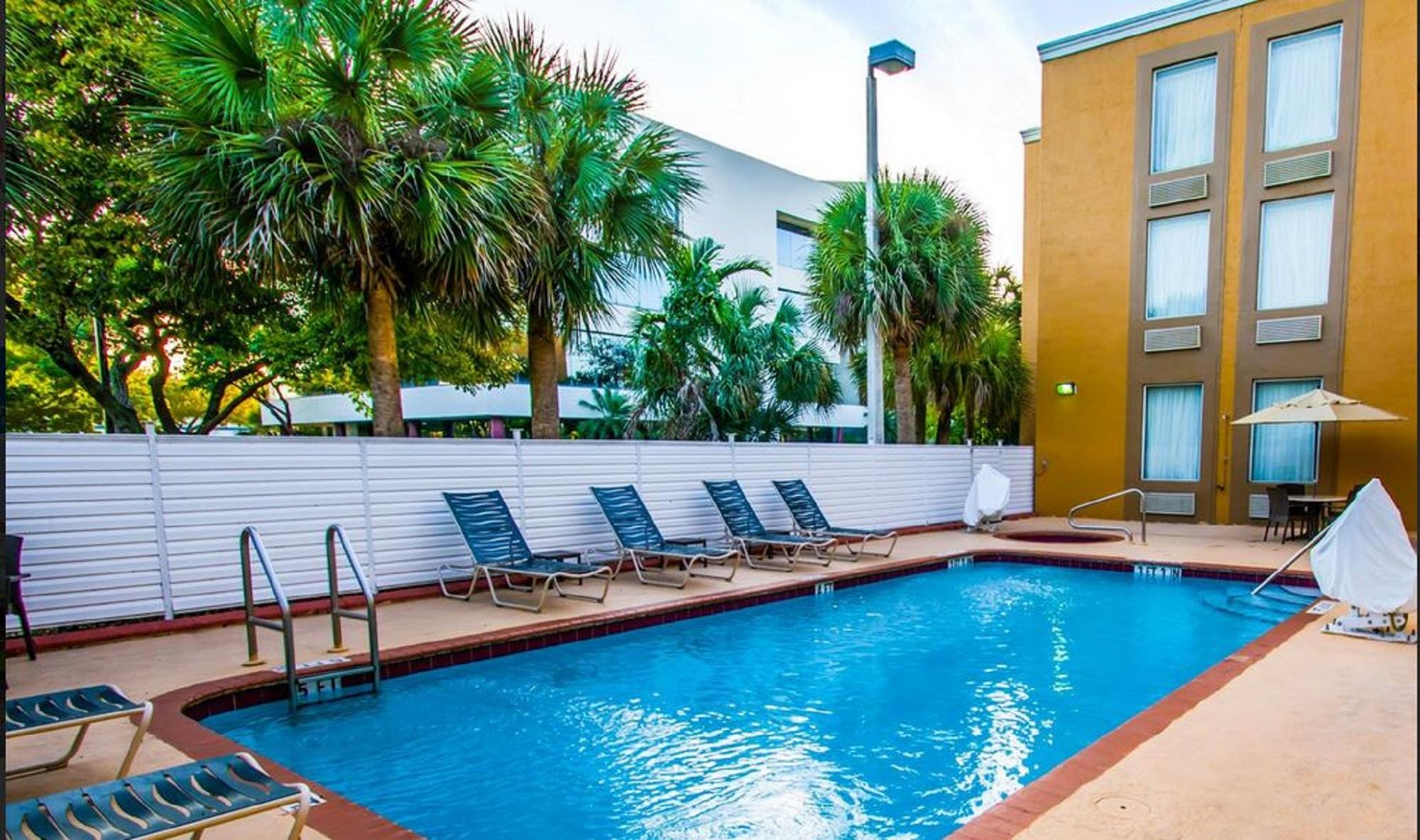 Comfort Inn & Suites Fort Lauderdale West Turnpike Lauderdale Lakes Dış mekan fotoğraf