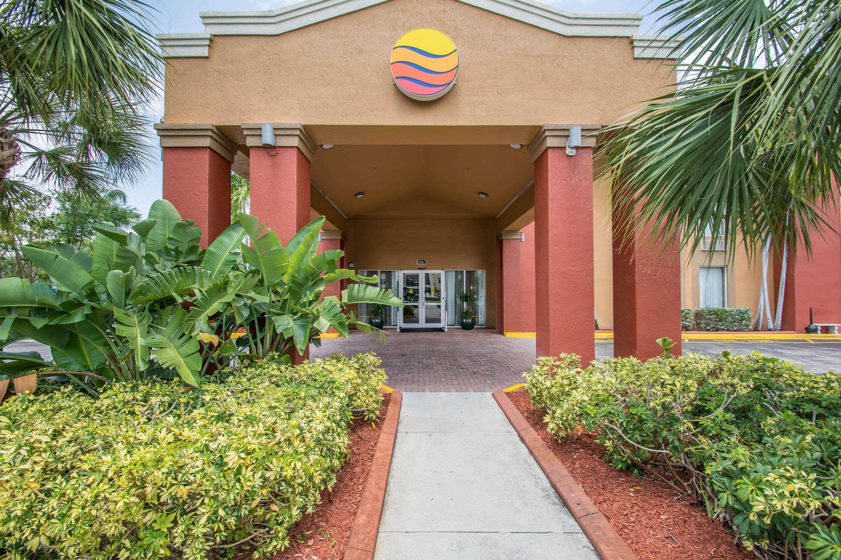 Comfort Inn & Suites Fort Lauderdale West Turnpike Lauderdale Lakes Dış mekan fotoğraf